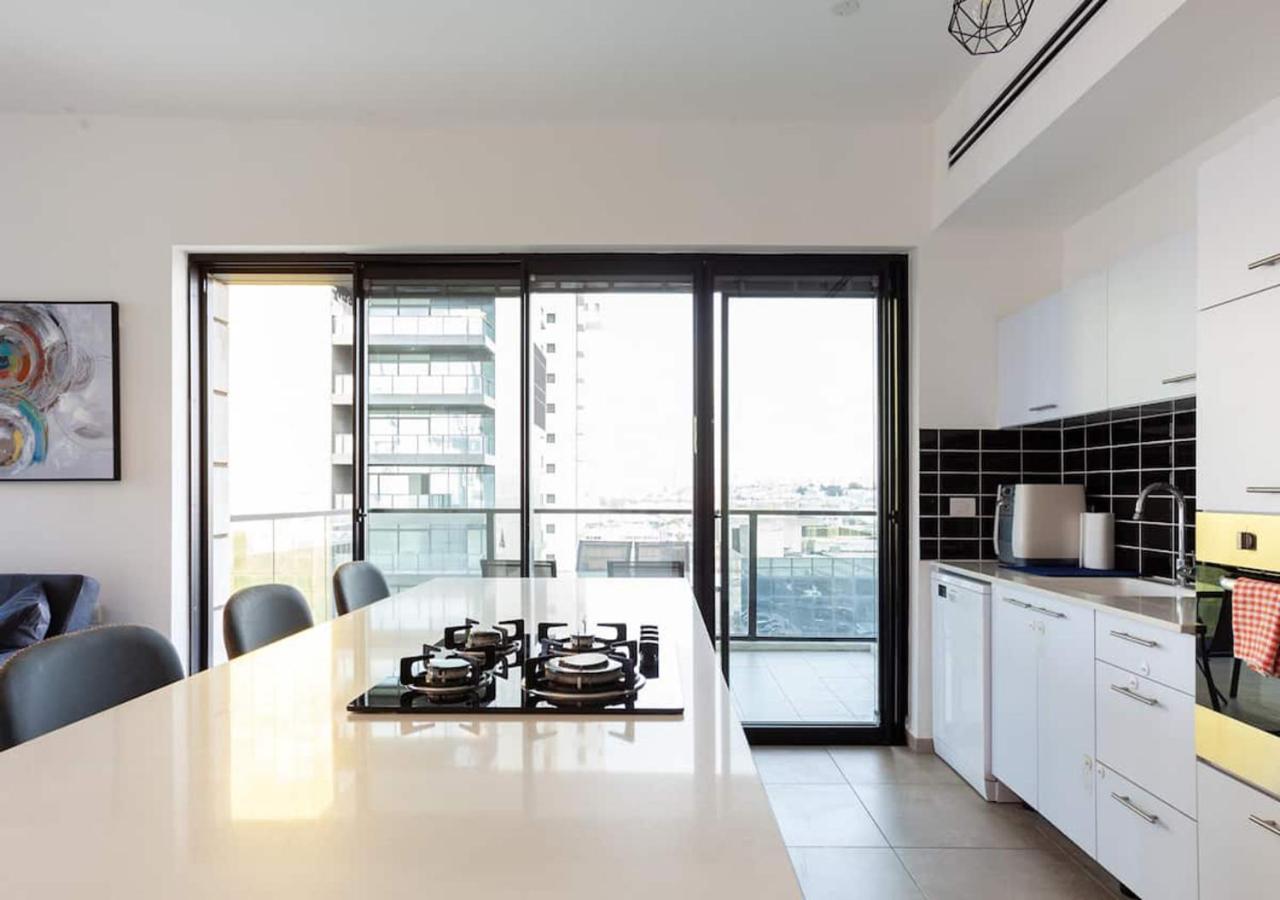 Oַ&O Group- Luxury Apt Tower Spectacular Sea View Bat Yam Bagian luar foto